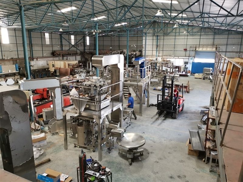 taller de produción de máquinas de envasado